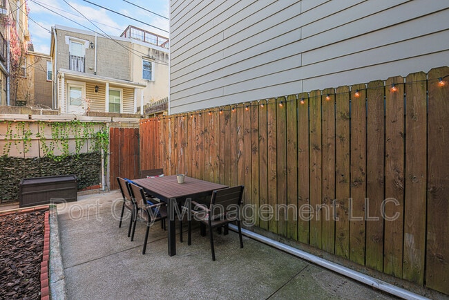 Building Photo - 813 S Belnord Ave