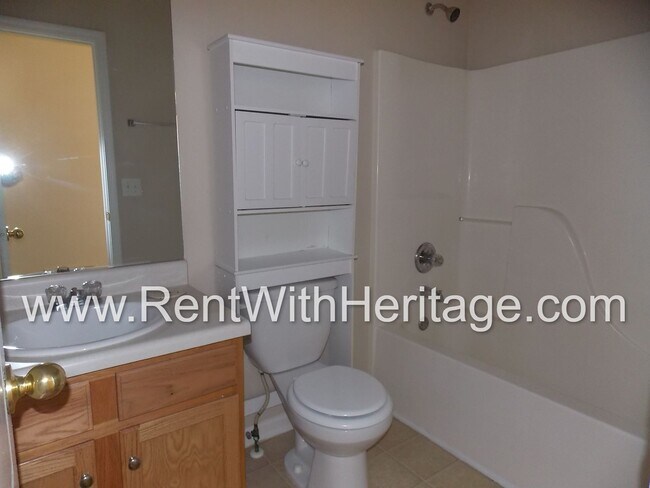 Building Photo - WONDERFUL HOME WITH FULL FINISHED BASEMENT / 5Bd - 3Ba / FENCED YARD