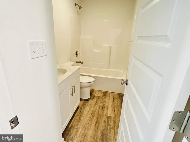 Building Photo - 6 Lismore Pl