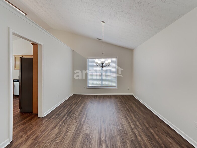 Building Photo - 3120 Victoria Park Dr NE