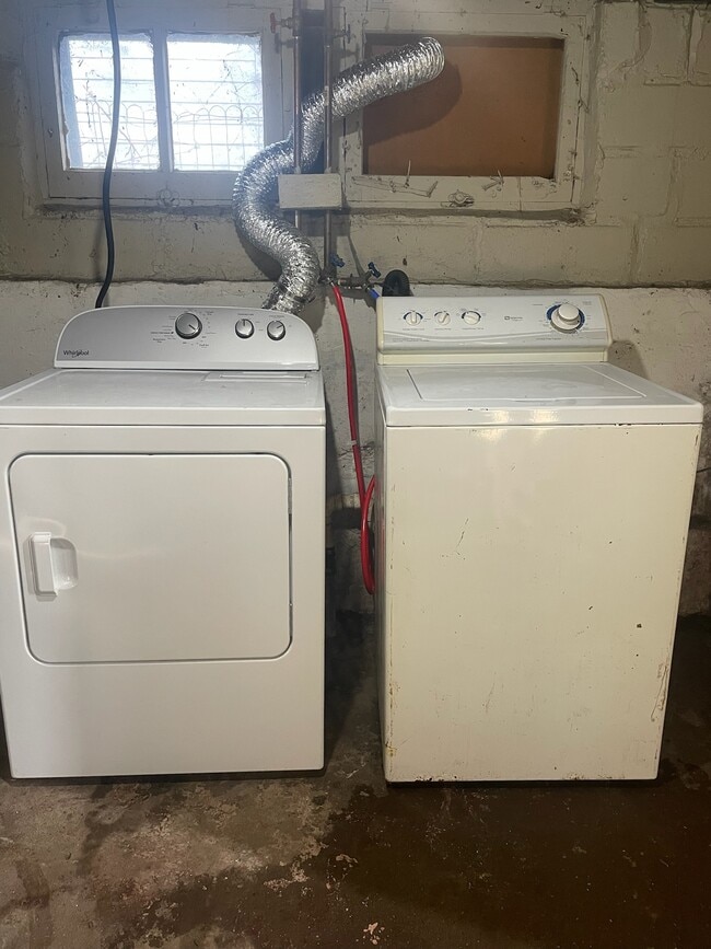 Building Photo - 116 S Hamilton St