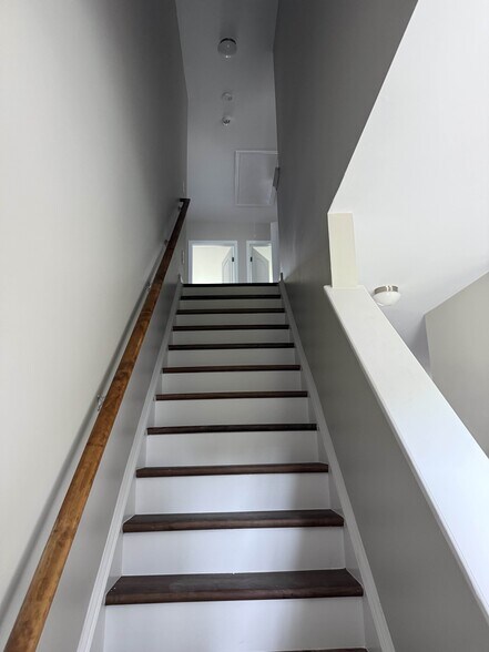 Building Photo - 2 Bolter Ct