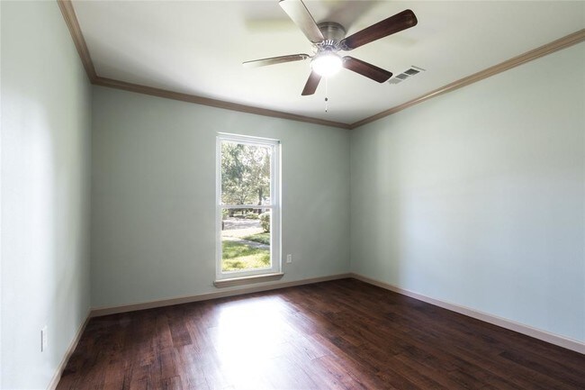 Building Photo - 5402 Sheraton Oaks Dr