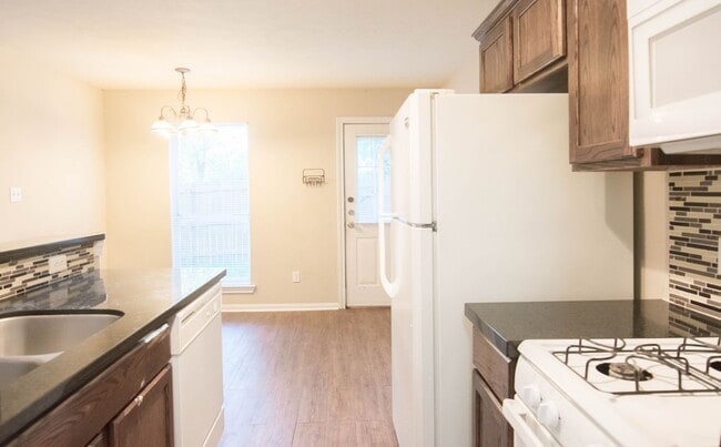 Building Photo - AUGUST PRE-LEASE!  4 Bedroom/3.5 Bathroom ...
