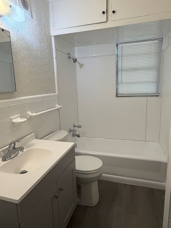 Building Photo - 3628 Sumner St