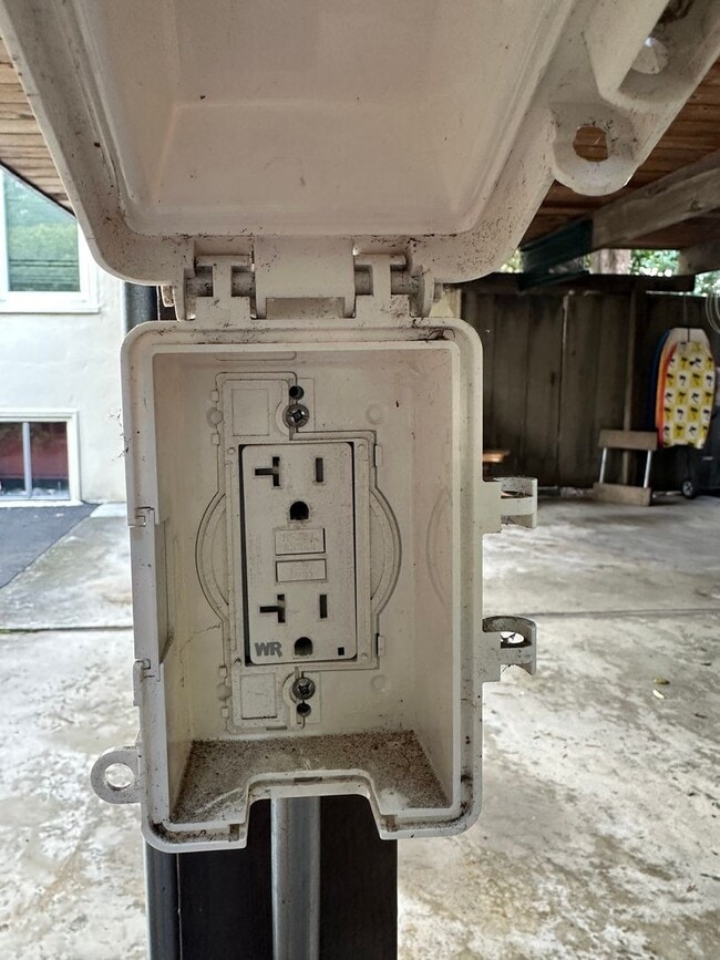 Building Photo - Chabot 4-plex