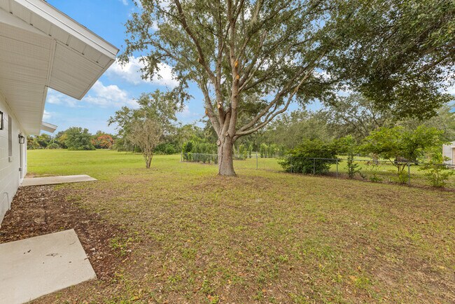 Building Photo - 102 Cricket Hollow Ln