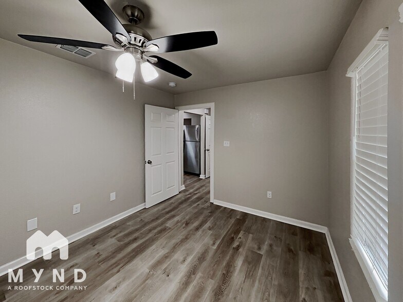 Building Photo - 235 E Lambert St