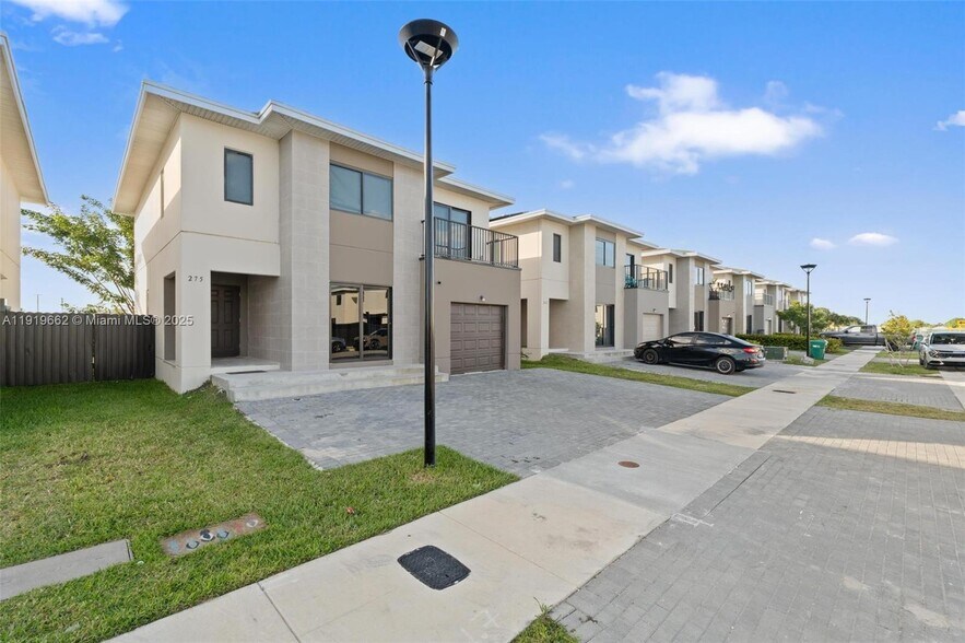 Building Photo - 275 NW 13th Pl