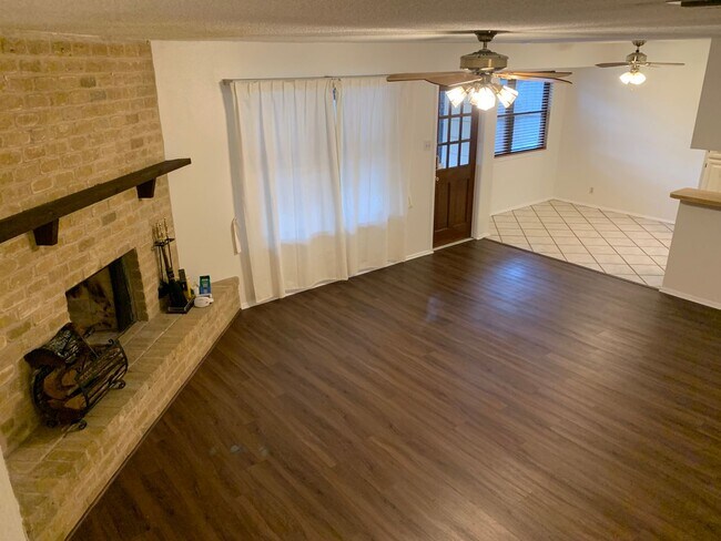 Building Photo - 9100 Tourney St