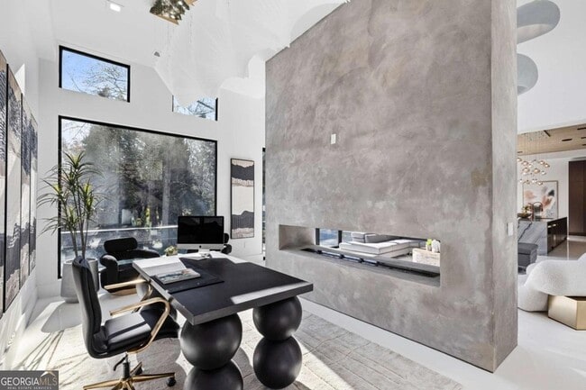 Building Photo - 3600 Lower Roswell Rd