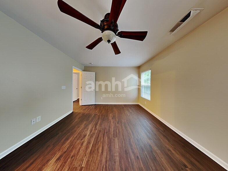 Building Photo - 106 Lick Creek Ln