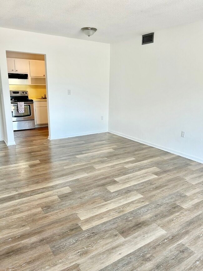 Building Photo - 5100 W Flagler St