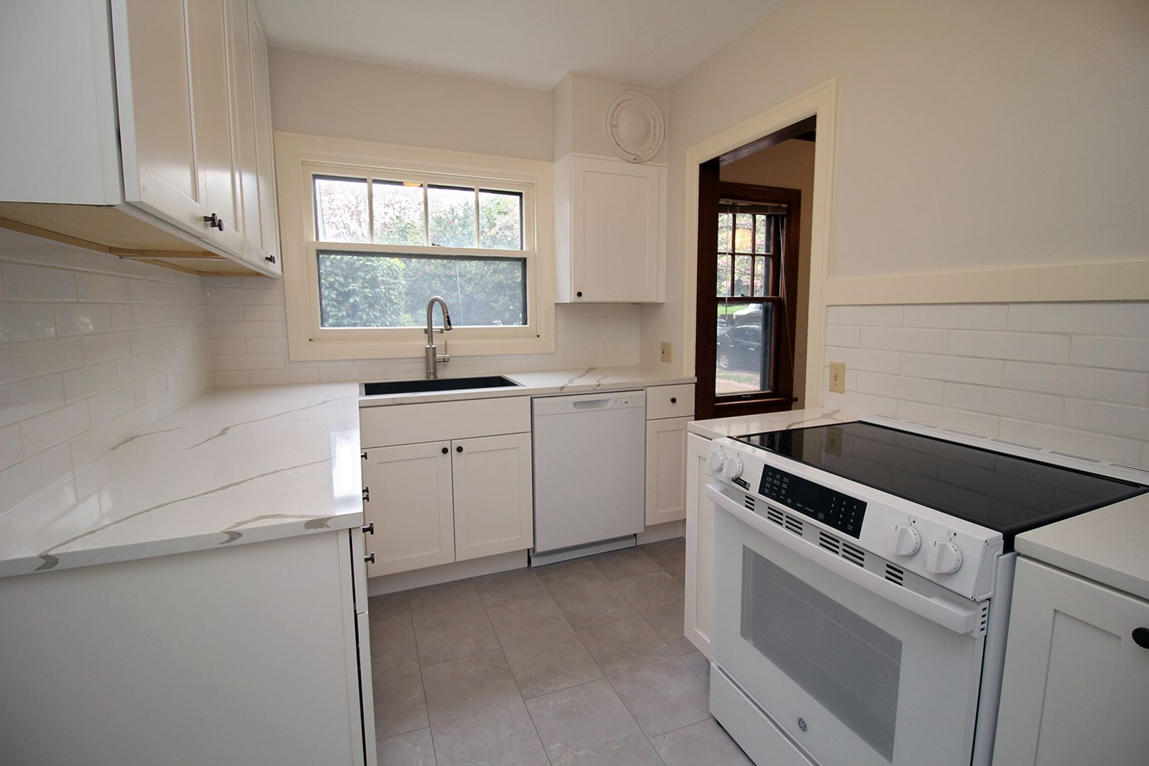 Building Photo - 2904-2914 SE Washington St & 606 SE 29th Ave