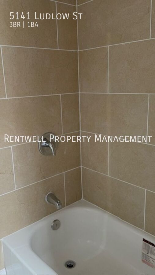 Building Photo - 5141 Ludlow St