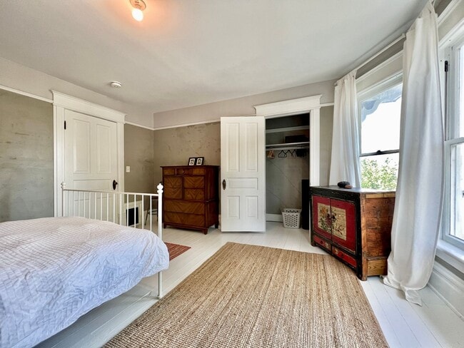 Building Photo - Victorian Gem in the Heart of Downtown – F...