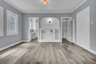 Building Photo - 1441 W 53rd St