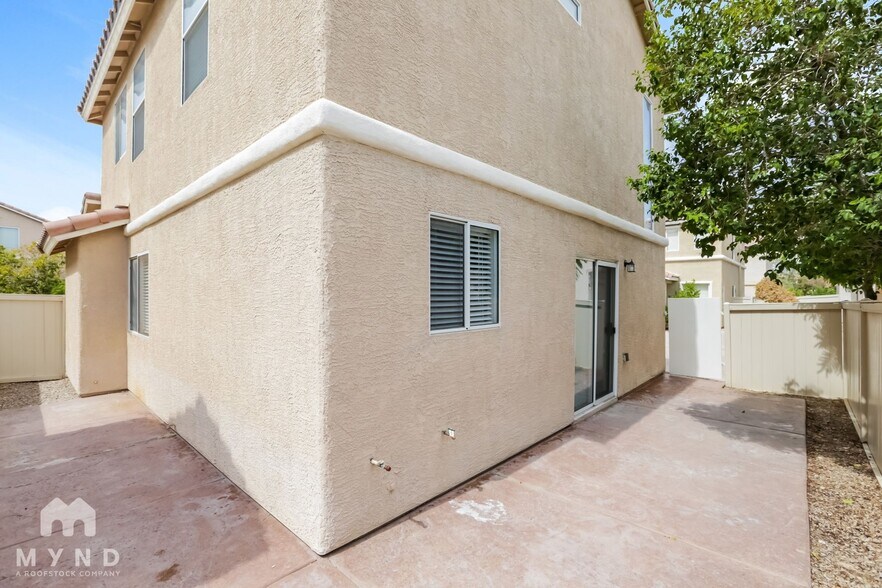 Building Photo - 8152 Finch Feather St