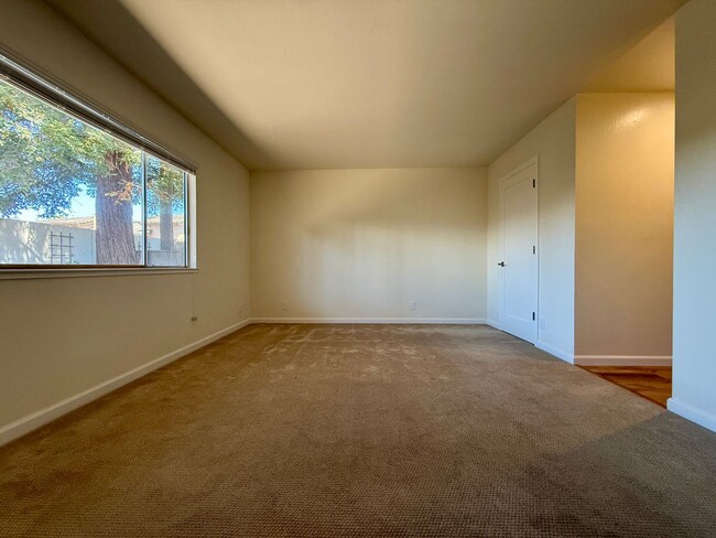 Building Photo - Don’t miss the opportunity to make this be...