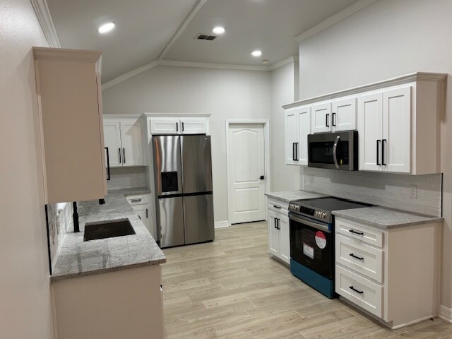 Building Photo - 9411 Crooked Creek Dr