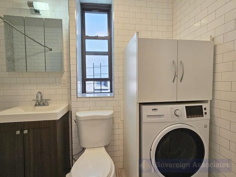 Building Photo - 515 W 168th St