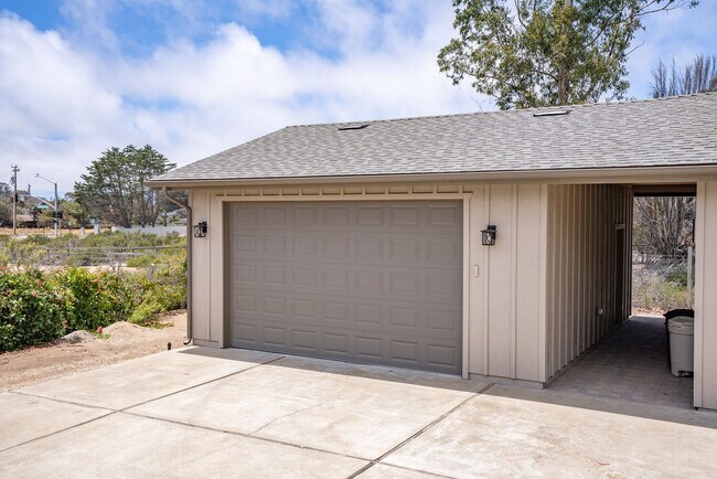 Building Photo - 1481 Hollister Ln