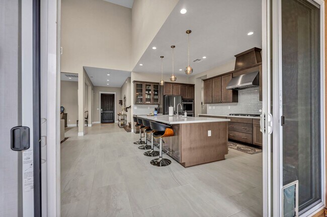 Building Photo - 619 Camargue Trl
