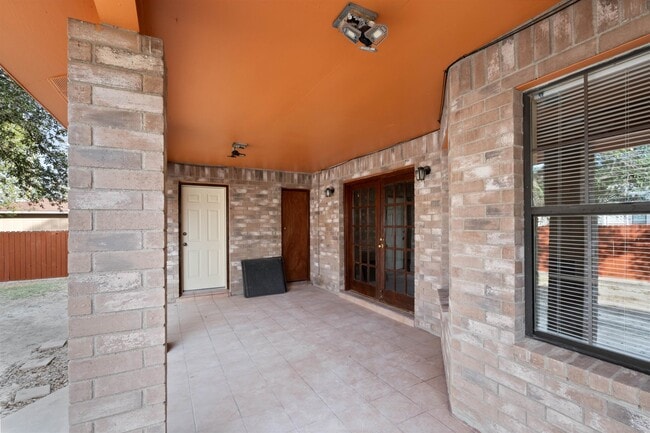 Building Photo - 104 Virgie St