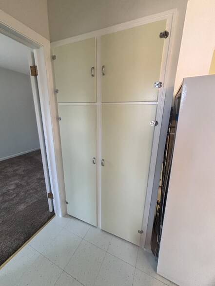 Building Photo - 142 N Riverview Dr