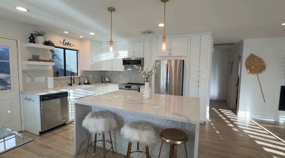 Building Photo - 52801 Avenida Alvarado
