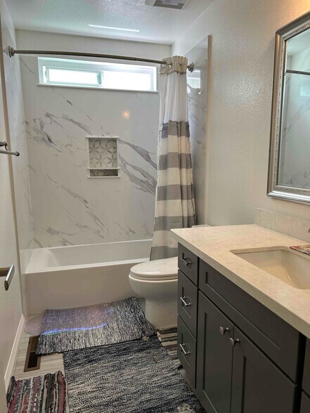 Building Photo - 1320 Rosana Way