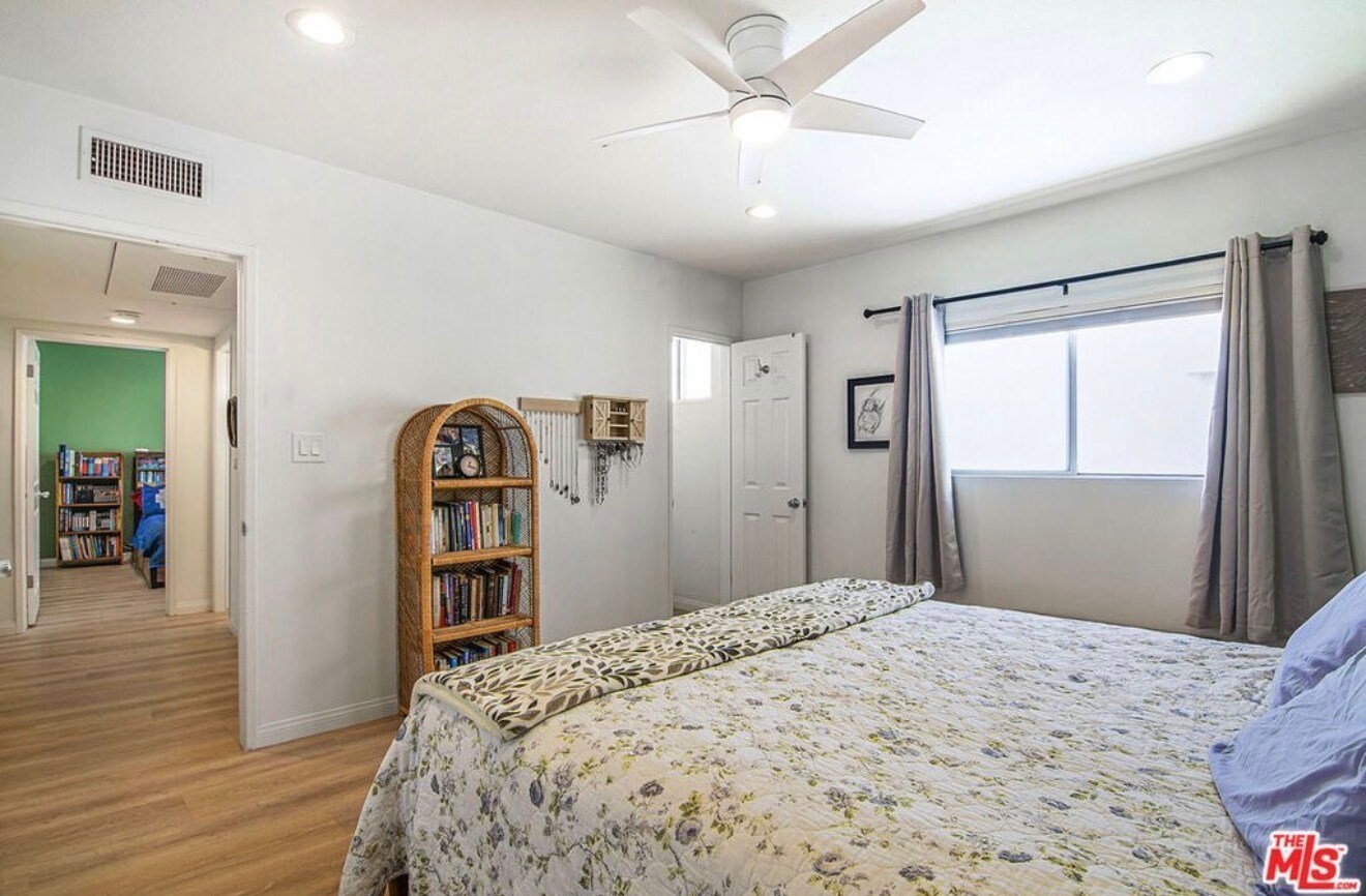 Building Photo - 4358 Mammoth Ave