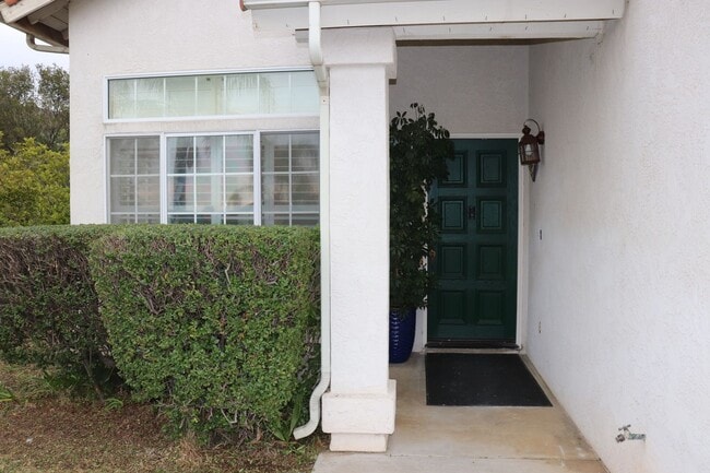 Building Photo - Spacious ALPINE 3 Bedroom 2.5 Bath 2 Story on a Cul De Sac