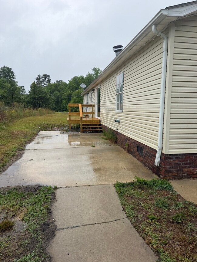 Building Photo - 627 Central Cabarrus High Rd