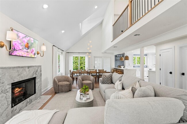 Building Photo - 4 Carriage Ln