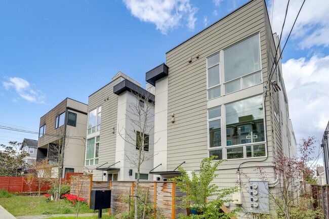 Building Photo - 128A W Florentia St