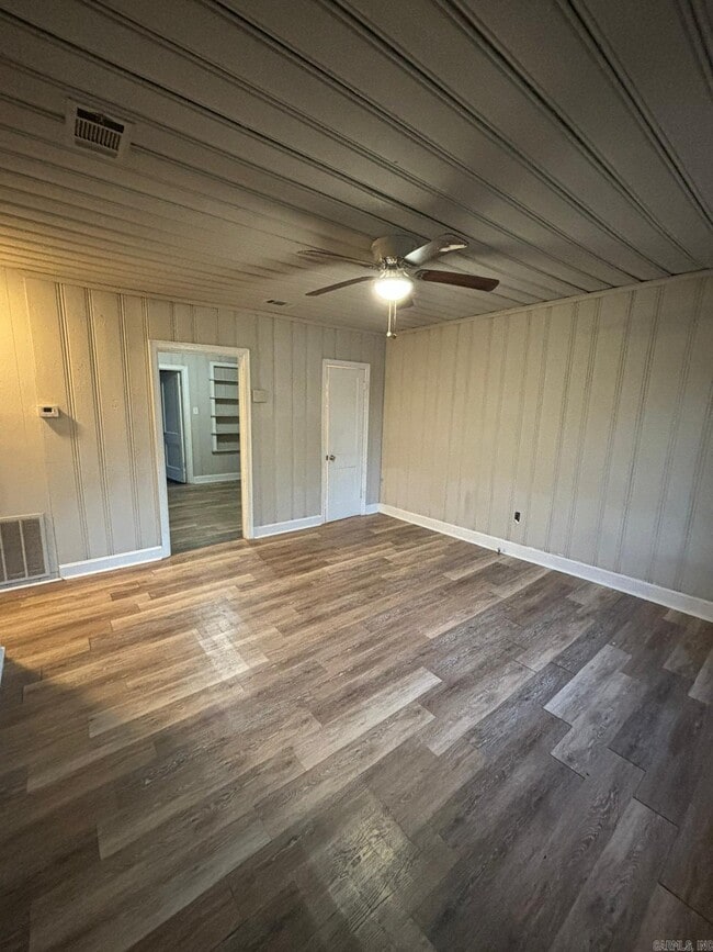 Primary Photo - 124 College Park Cir