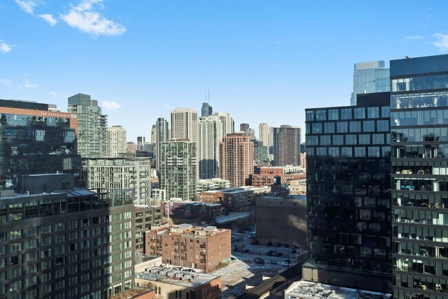 Building Photo - 164 N Peoria St