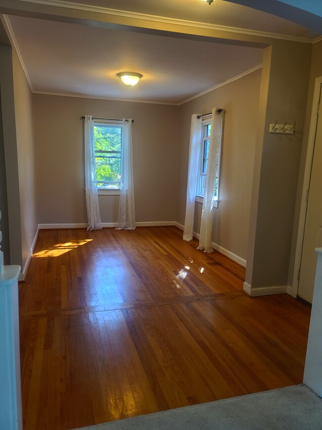 Building Photo - 3 Orchard Ln