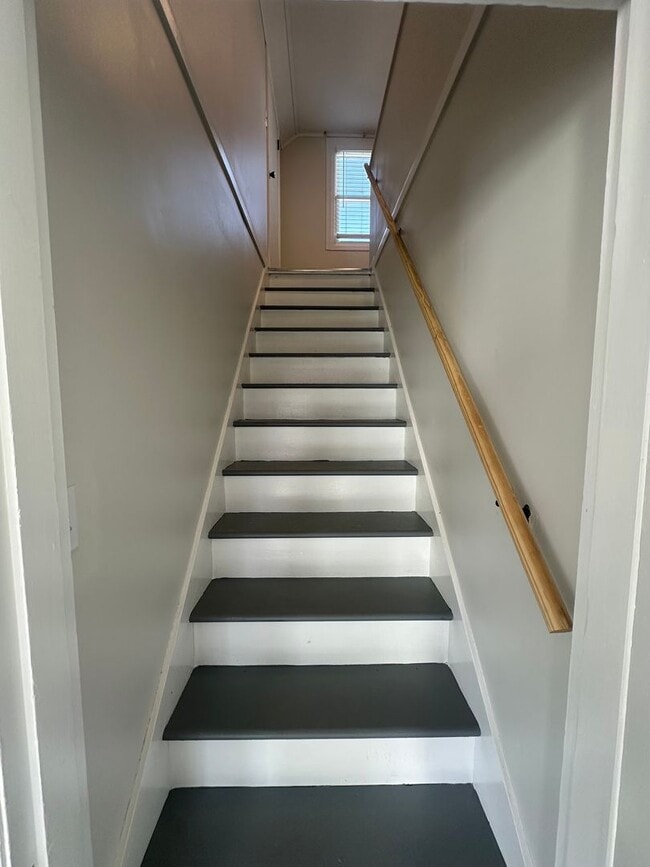 Building Photo - Charming 3 Bedroom In Central Columbus with Fenced in Yard