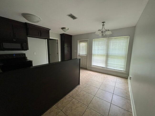 Building Photo - 120 Laurelwood Ct