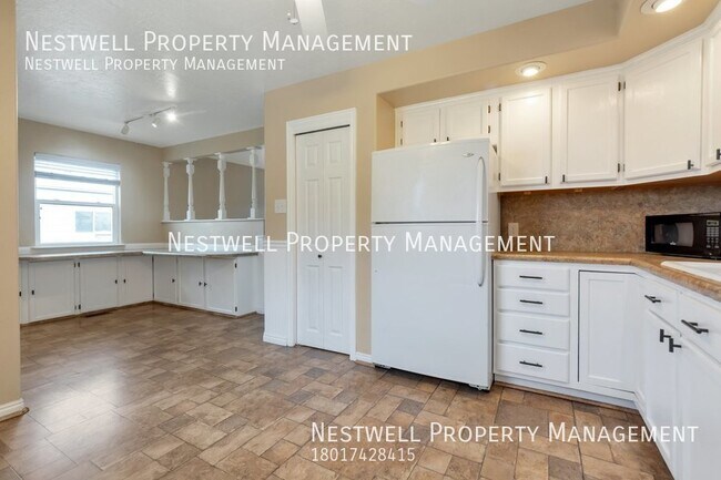 Building Photo - $250.00 OFF 1ST MONTH´S RENT - Charming 3-...