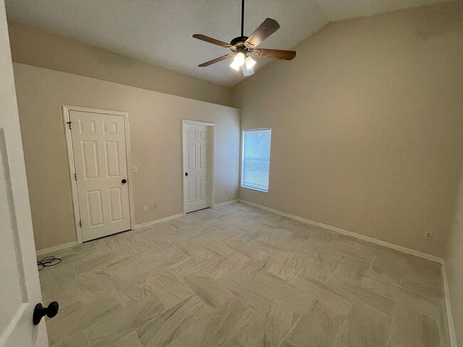 Building Photo - 3 Bedroom/2 Bathroom Single Family Home