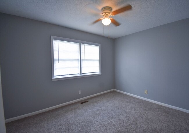 Building Photo - 3 Bedroom and 1.5 Bath Home- Hardwood Floors