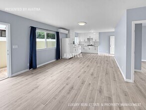 Building Photo - 811 20th Ave