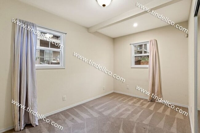 Building Photo - Darling 2 Bedroom North Tabor Home With Of...