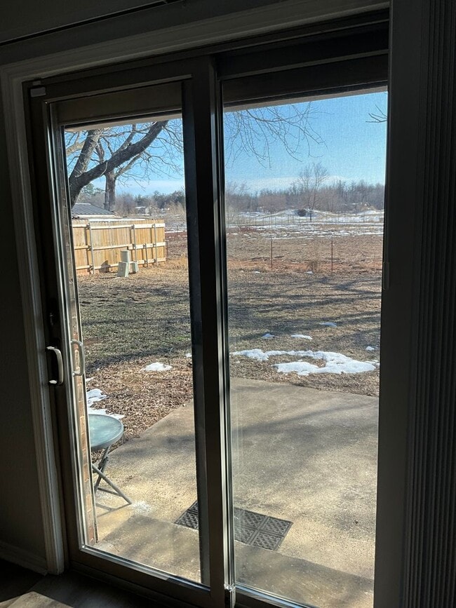 Building Photo - Renovated 3 Bedroom/ 1.5 Bath in Great Neiborhood