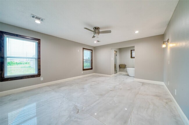 Building Photo - 4406 Mallard Dr