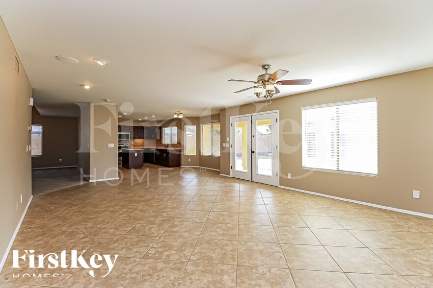 Building Photo - 2403 W Quick Draw Way