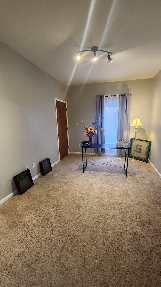 Building Photo - 627 Michigan St